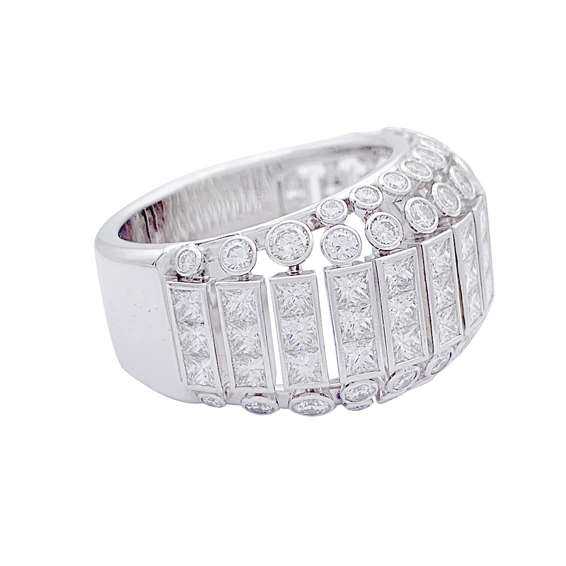 Bague Cartier, "Couronne", or blanc, diamants.