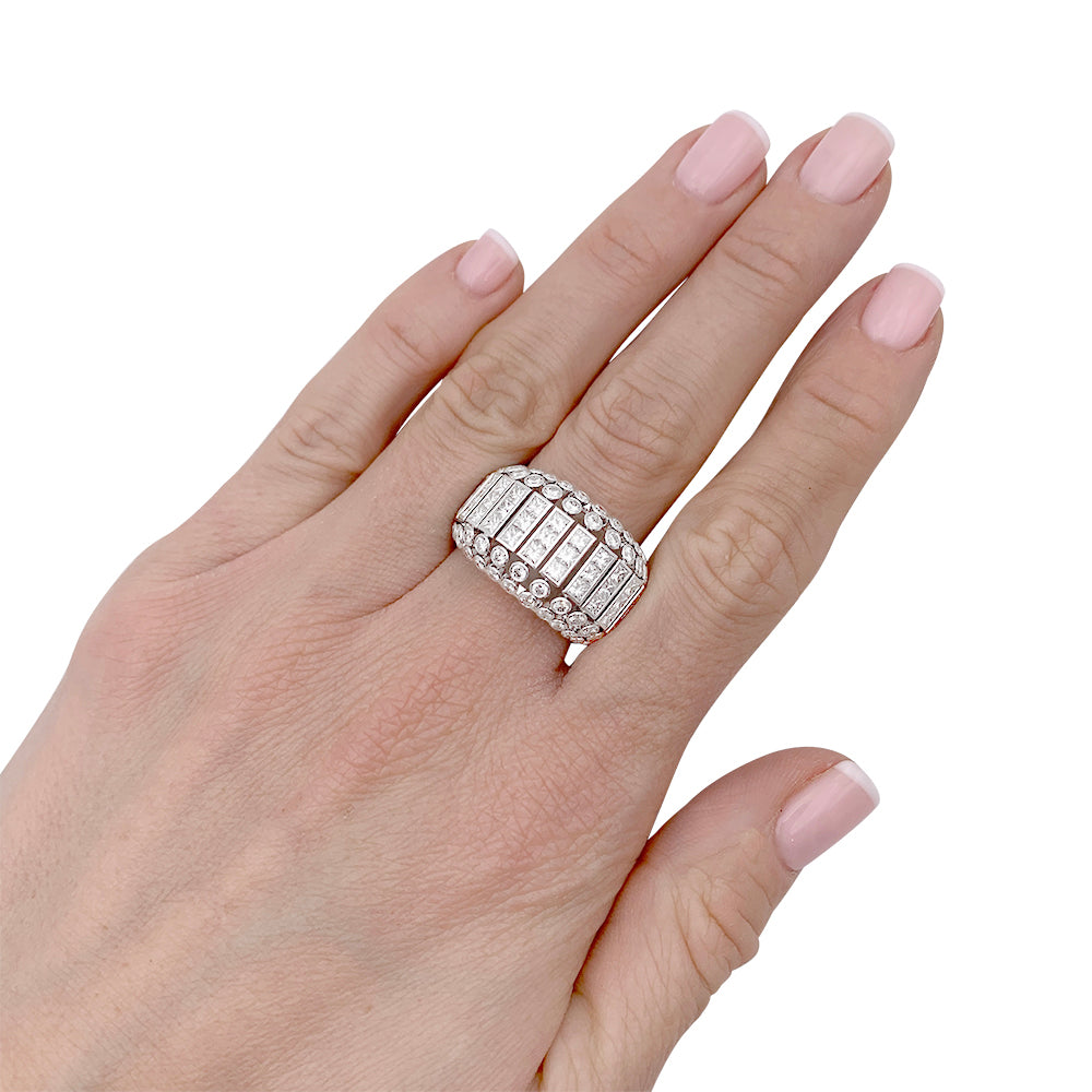 Bague Cartier, "Couronne", or blanc, diamants.