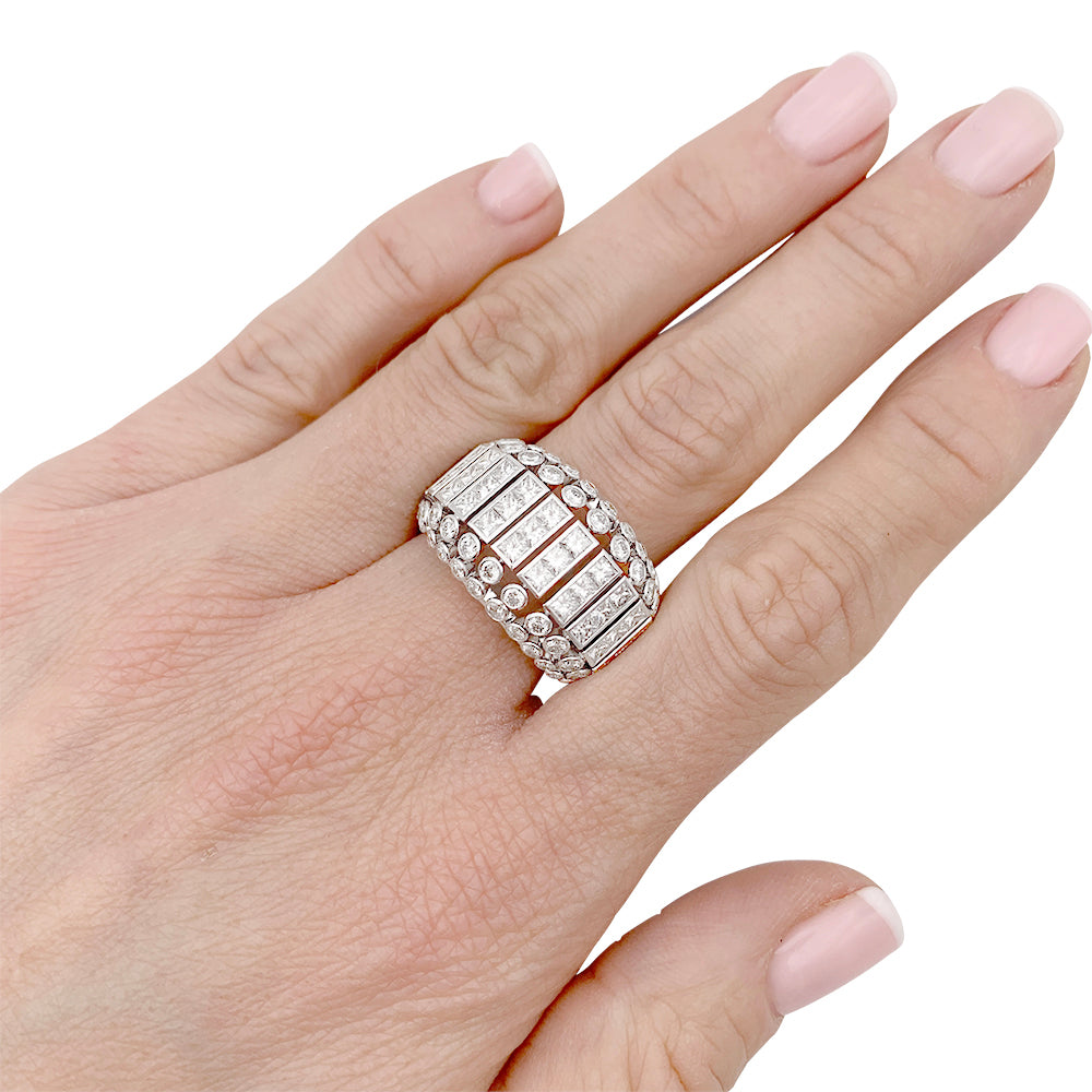 Bague Cartier, "Couronne", or blanc, diamants.