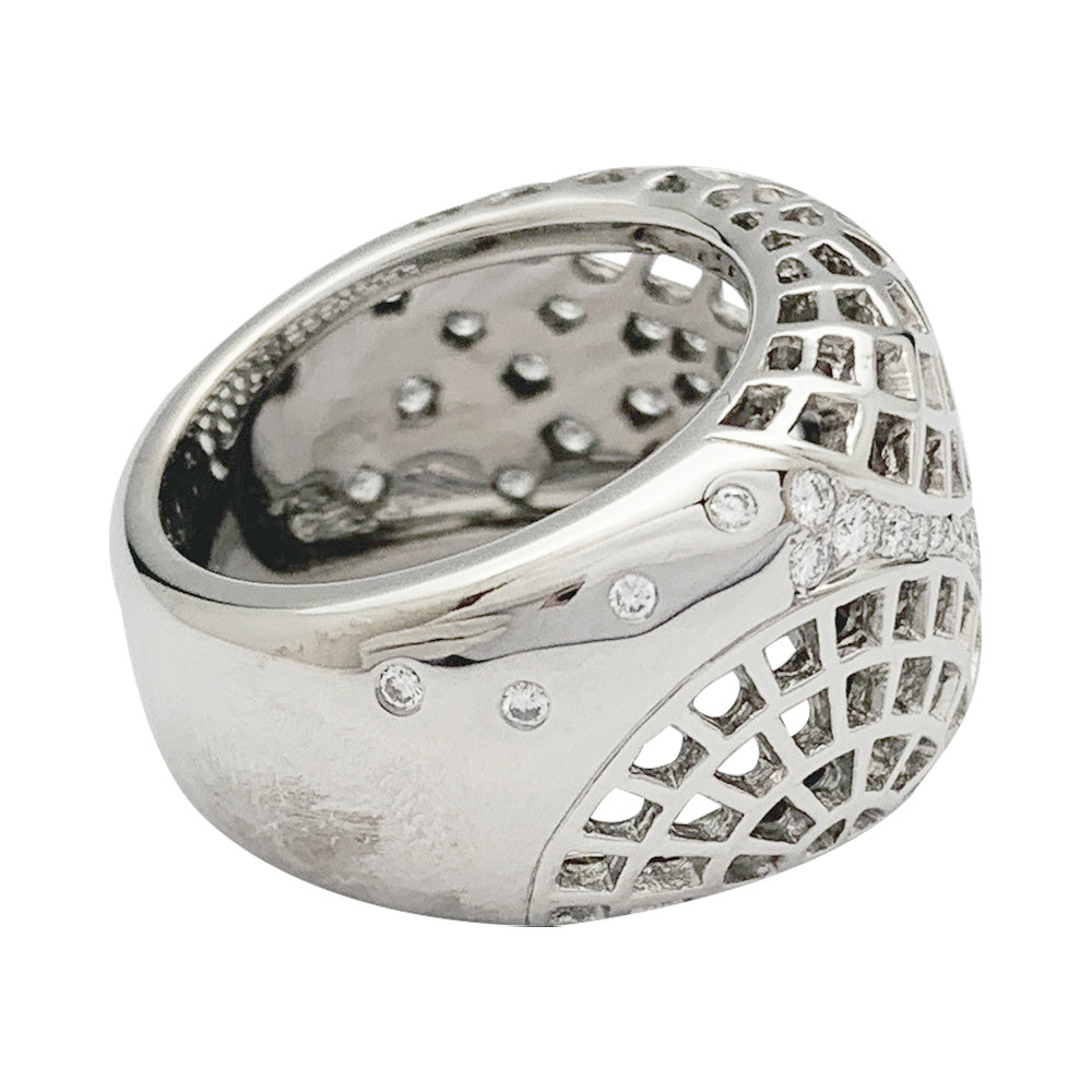 Bague Cartier, "Nouvelle Vague Paris", or blanc.