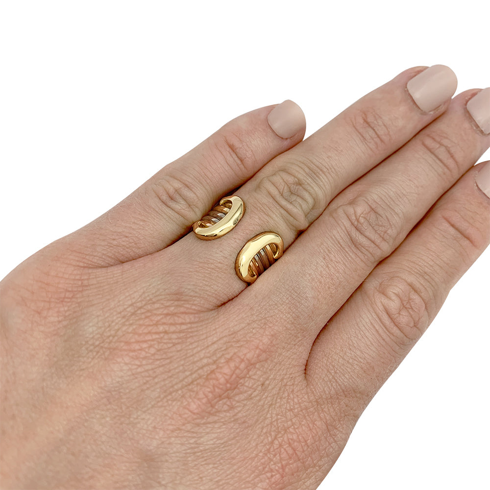 Bague Cartier vintage, "Double C", trois ors.