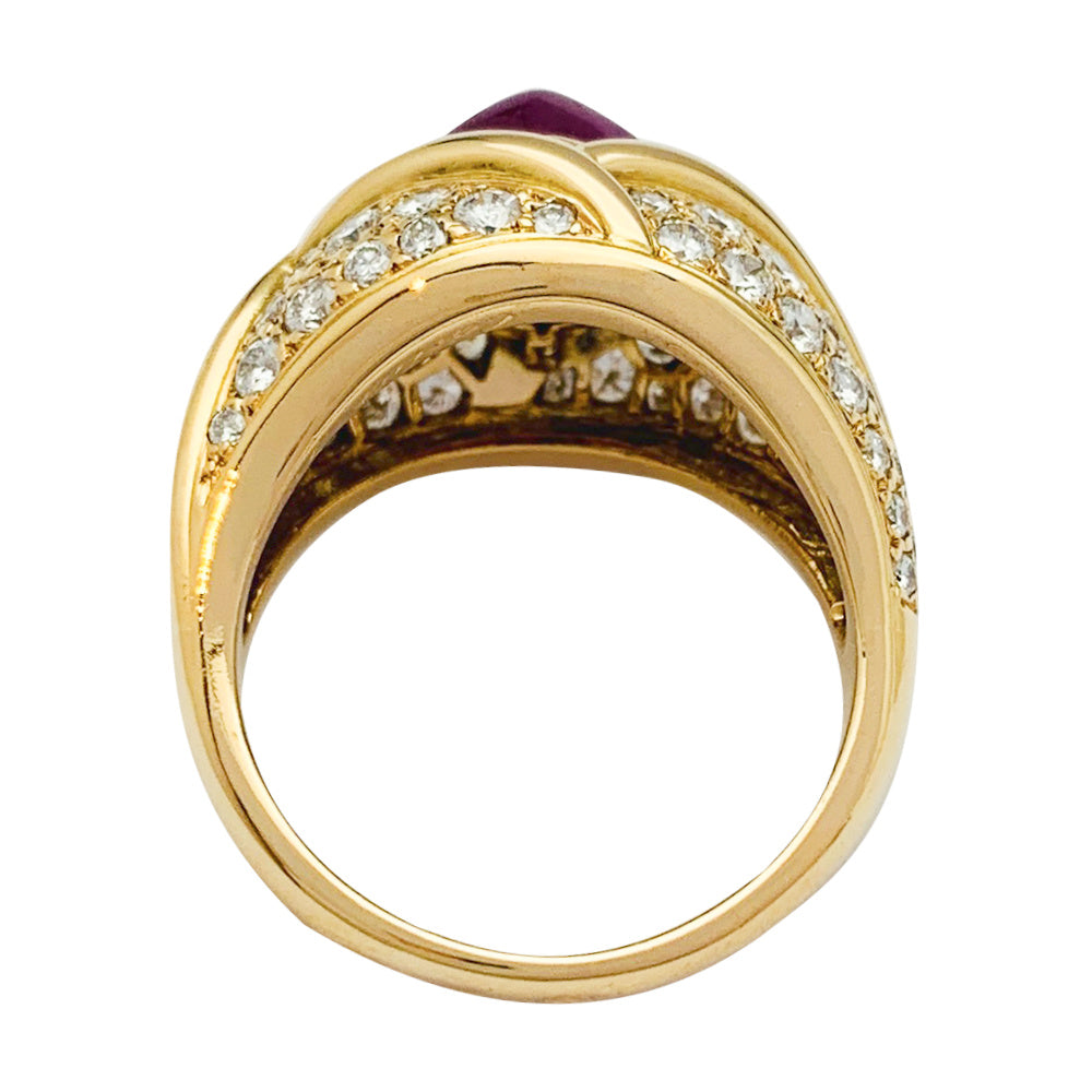 Bague Cartier en or jaune, diamants et rubis.