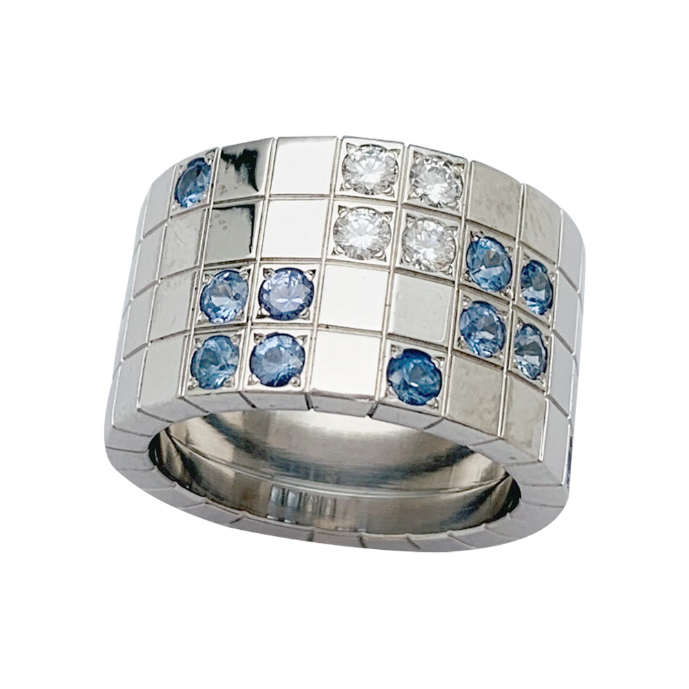 Bague Cartier "Lanière" en or blanc, diamants et saphirs.