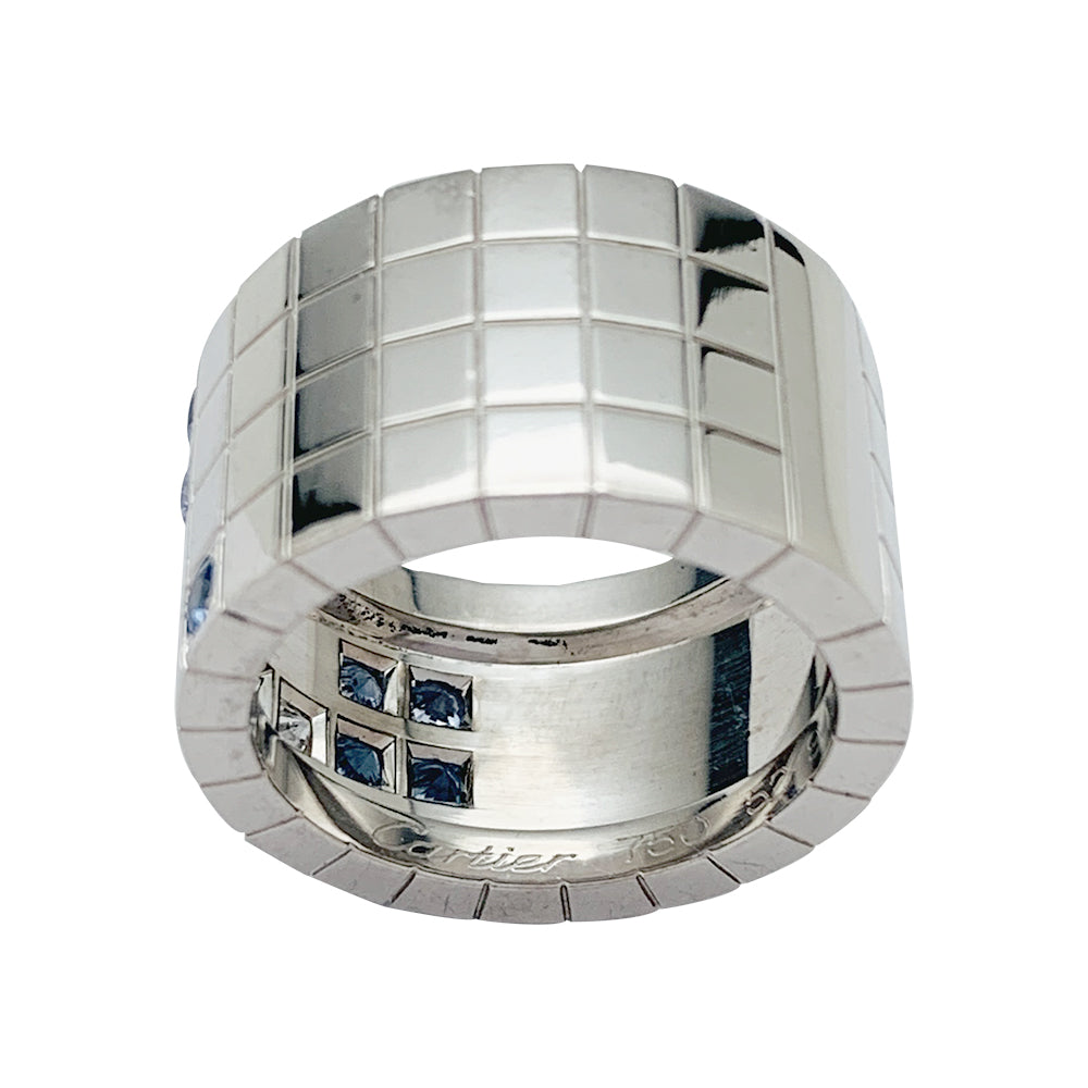 Bague Cartier "Paillettes" en or blanc, diamants et saphirs.
