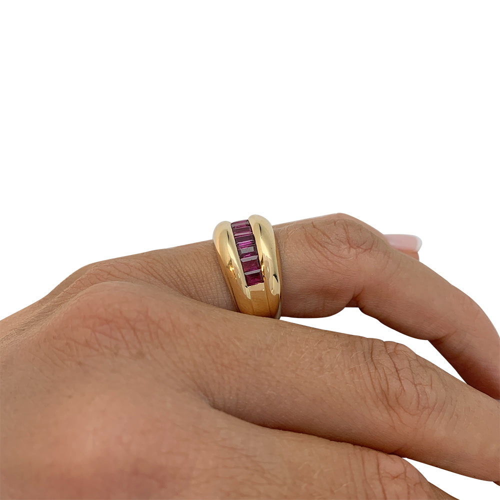 Bague Cartier,"Odin", or jaune, rubis calibrés.