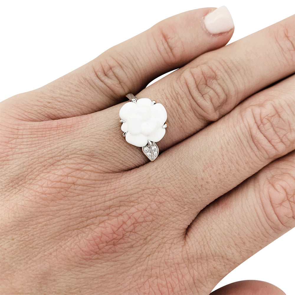 Chanel ring, "Camélia", white gold, white agate and diamonds.