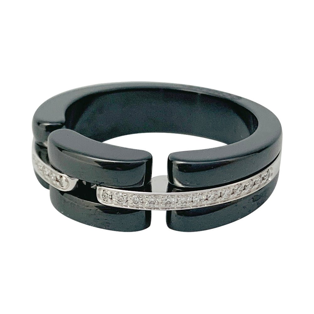 Bague Chanel "Ultra" en céramique, or blanc et diamants. - Maison Eloe