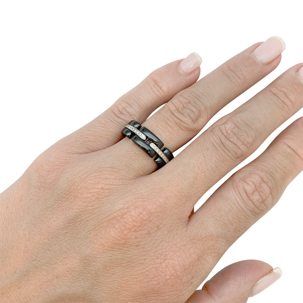 Bague Chanel "Ultra" en céramique, or blanc et diamants. - Maison Eloe