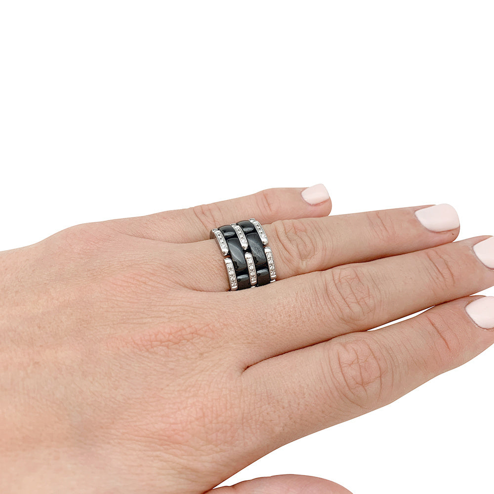 Bague Chanel,"Ultra", en or blanc, céramique noire et diamants.