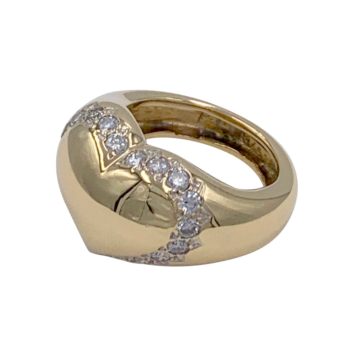 Chaumet ring, "Chevalière Coeur", yellow gold, diamonds.