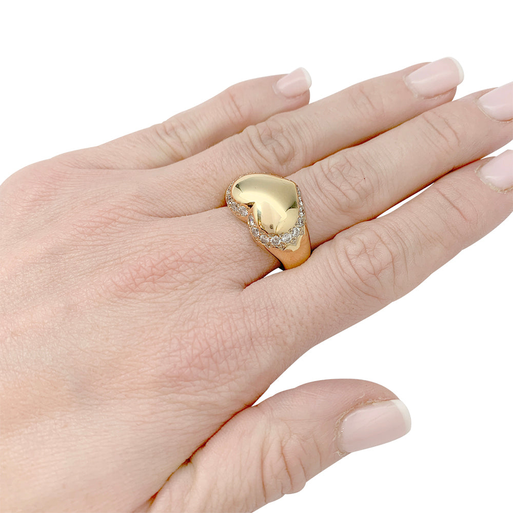 Chaumet ring, "Chevalière Coeur", yellow gold, diamonds.
