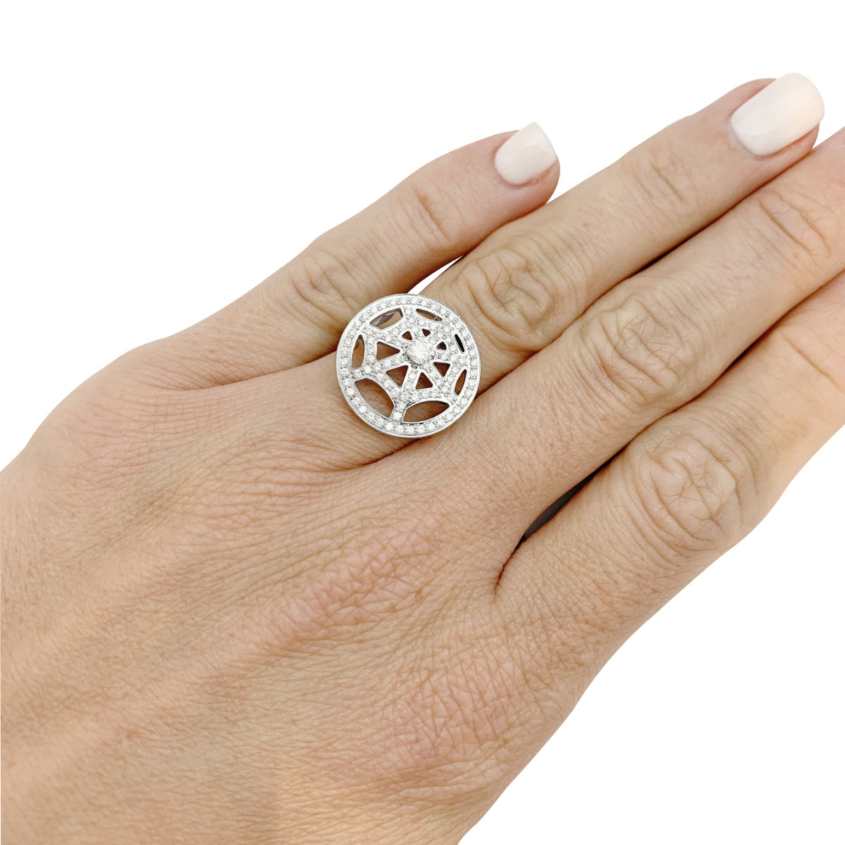 Chaumet "Catch Me" ring in white gold and diamonds.