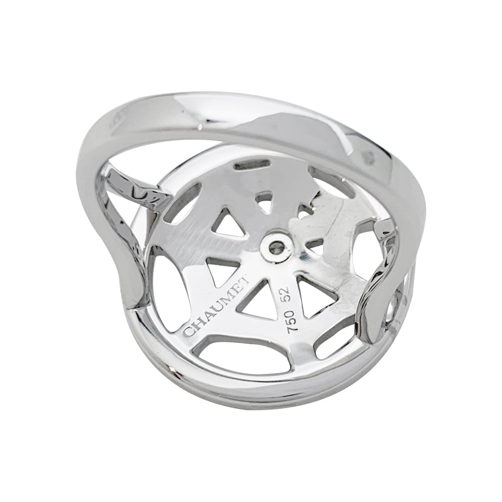 Bague Chaumet "Attrape-moi" en or blanc et diamants.