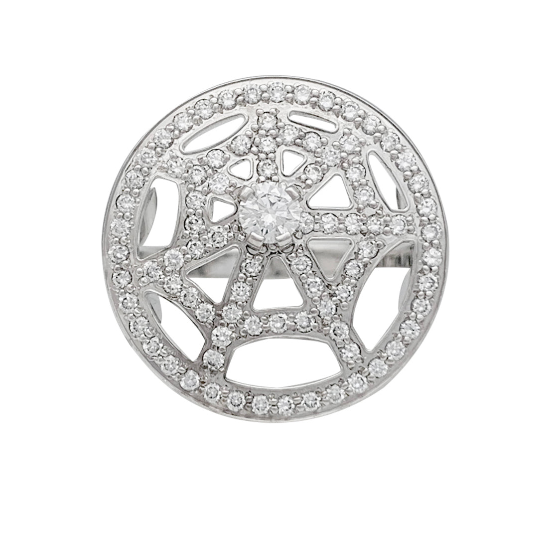 Chaumet "Catch Me" ring in white gold and diamonds.