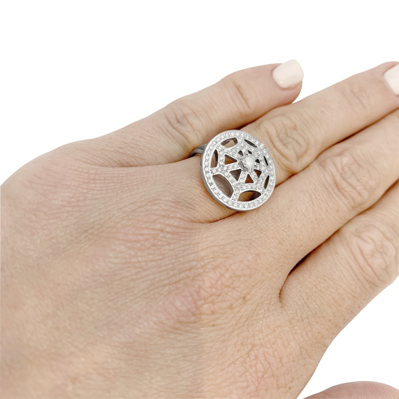 Chaumet "Catch Me" ring in white gold and diamonds.