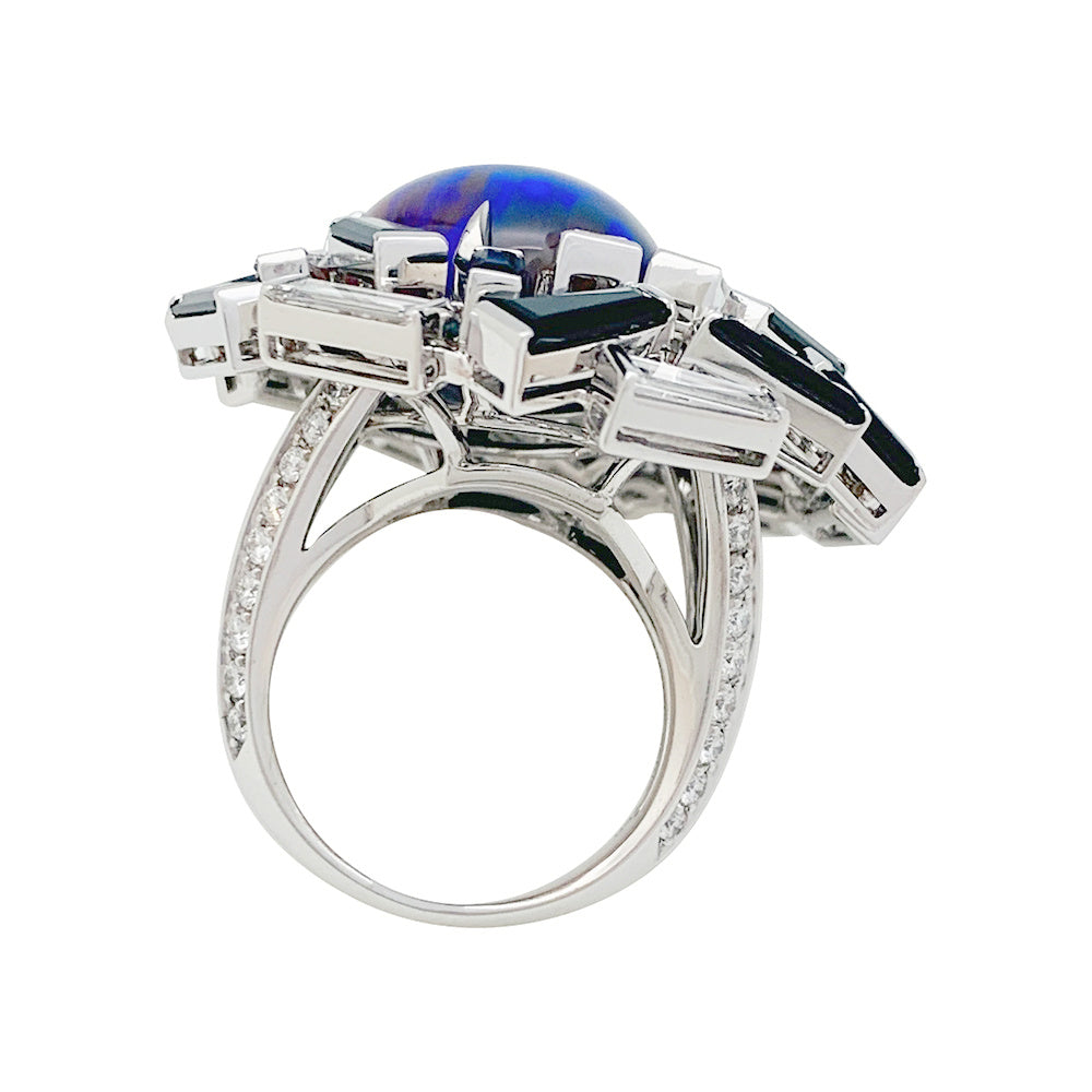 Bague Chaumet "Le Grand Frisson" en or blanc, opale de feux, diamants et onyx.
