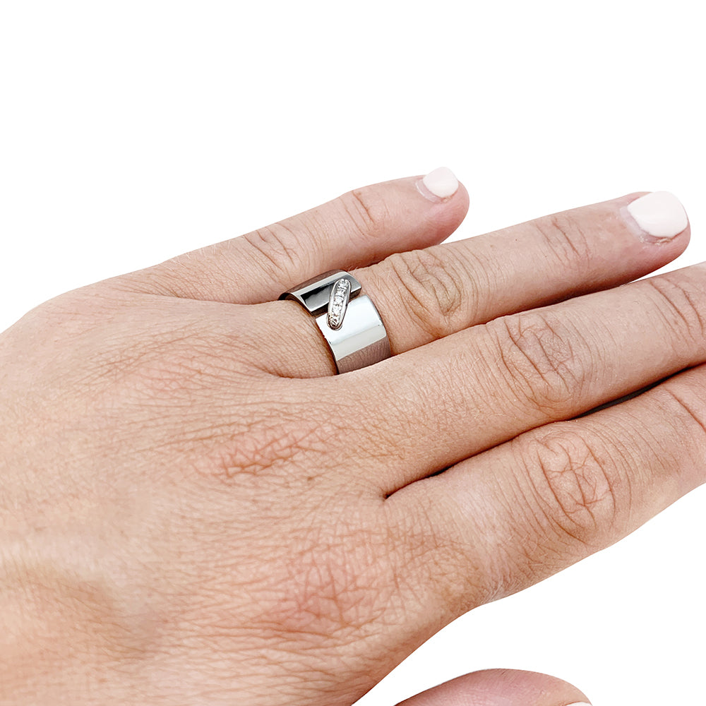 Chaumet white gold and diamond ring, "Liens" collection.