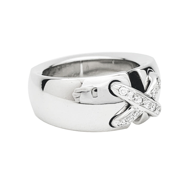 Chaumet ring, "Liens", white gold and diamonds.
