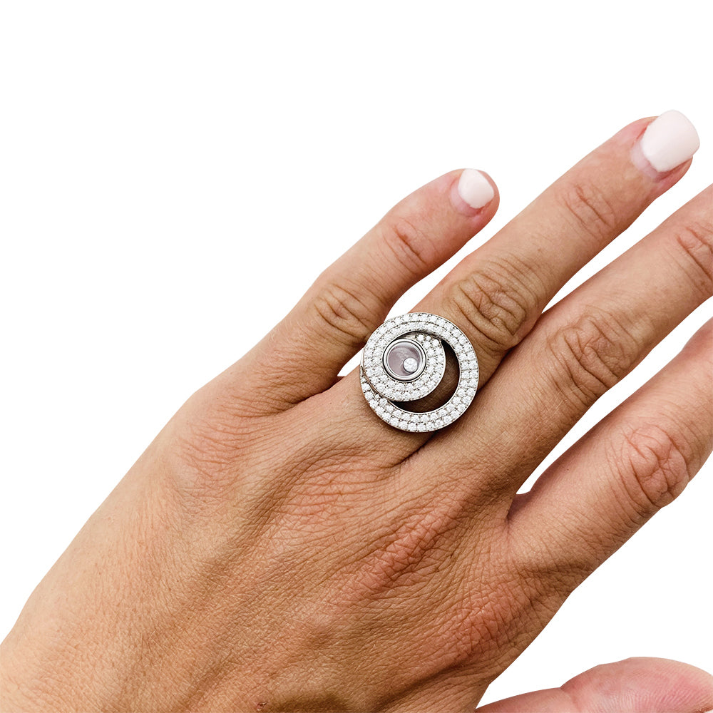 Chopard "Happy Diamonds" ring in white gold and diamonds.