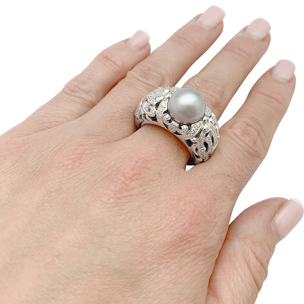 Bague Dior, "Désirée", or blanc, diamants.