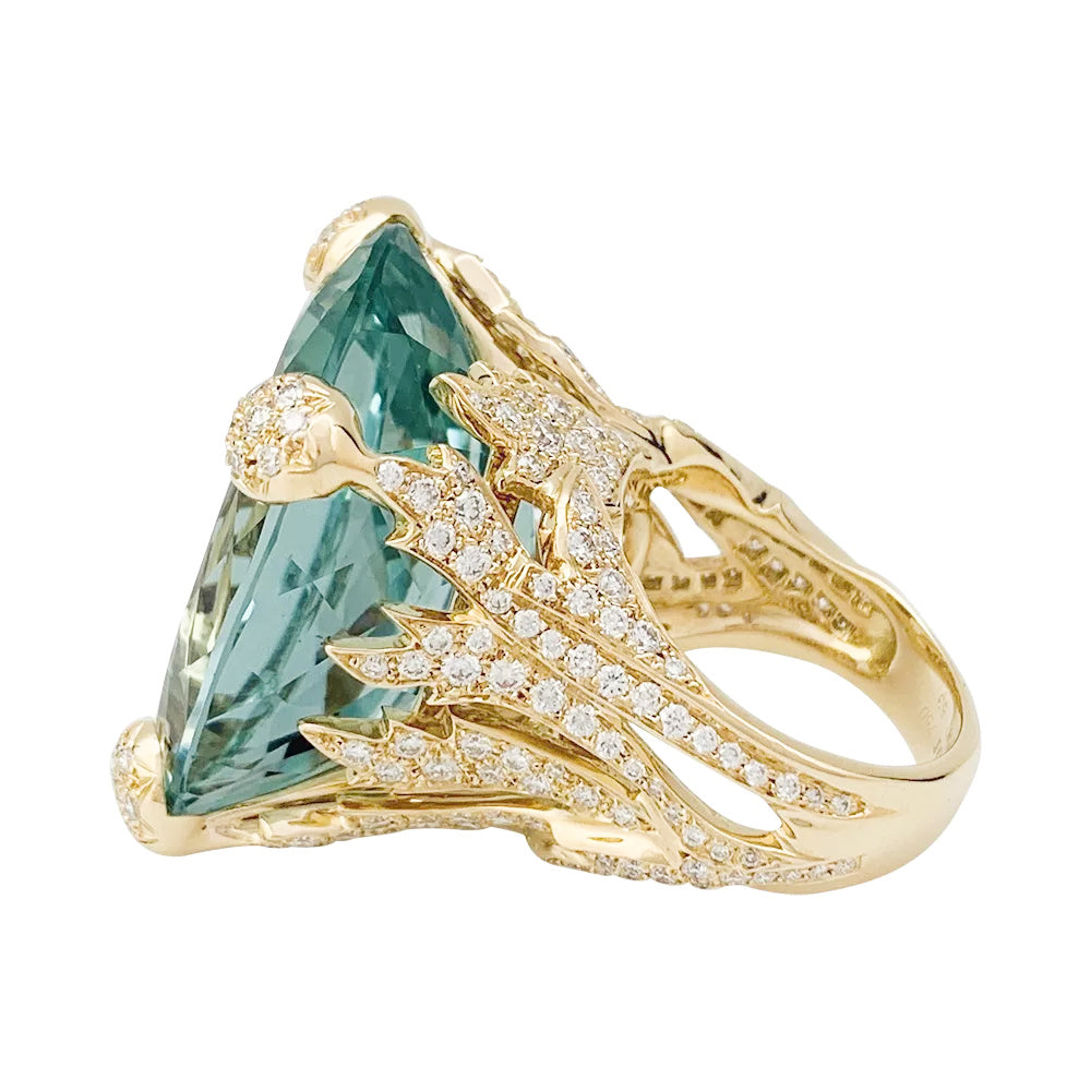 Bague Christian Dior, "Miss Dior", en or jaune, béryl vert et diamants.