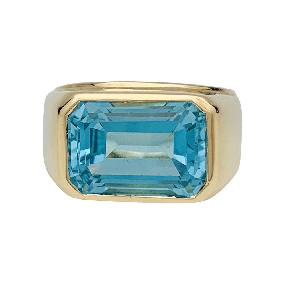 Bague Fred or jaune et topaze bleue.