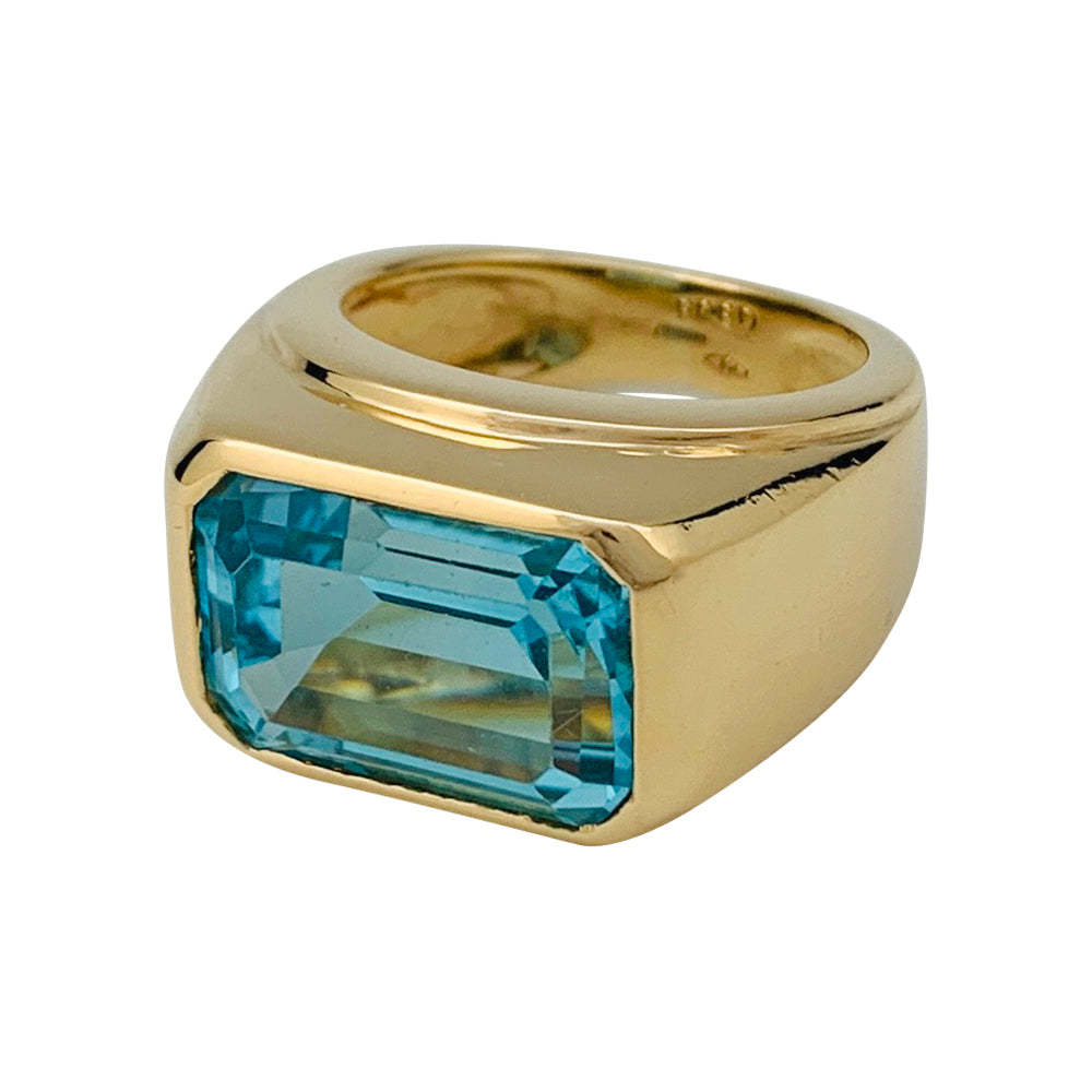 Fred ring in yellow gold and blue topaz.