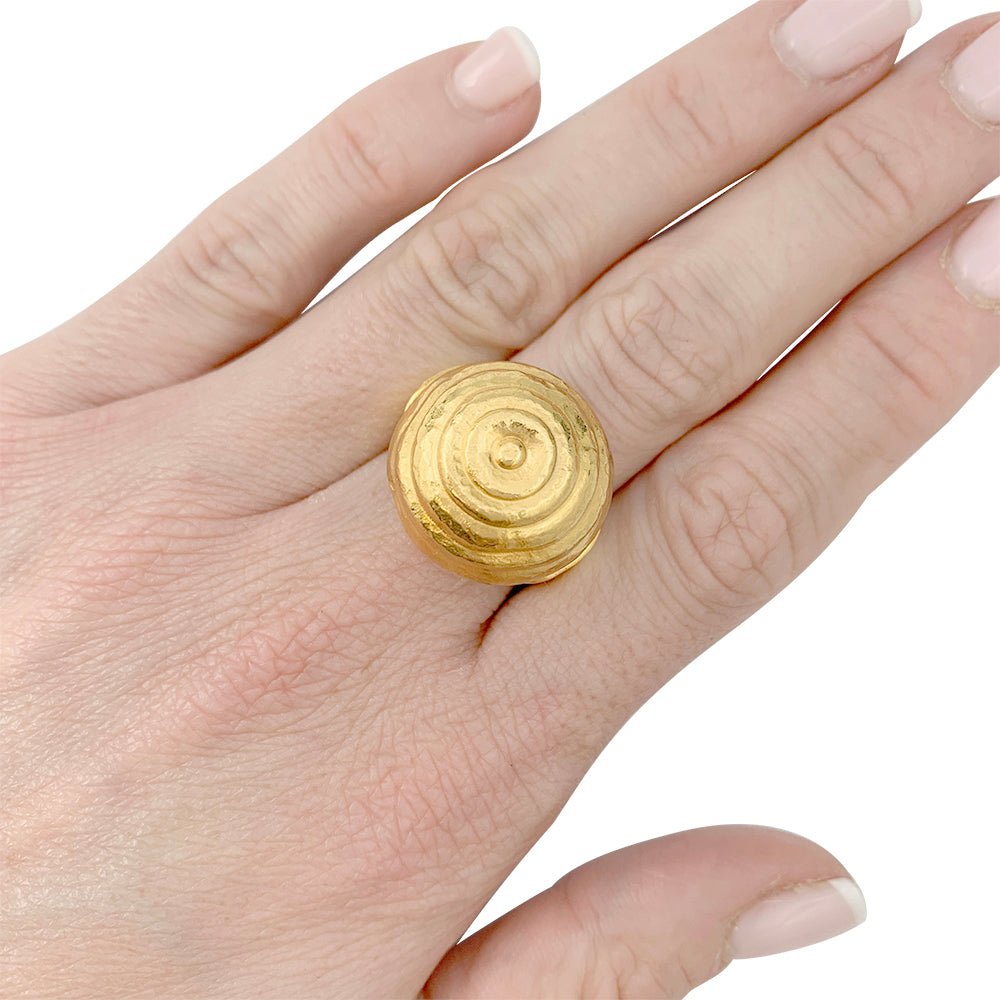 Lalaounis ring, “Ruche”, in yellow gold.