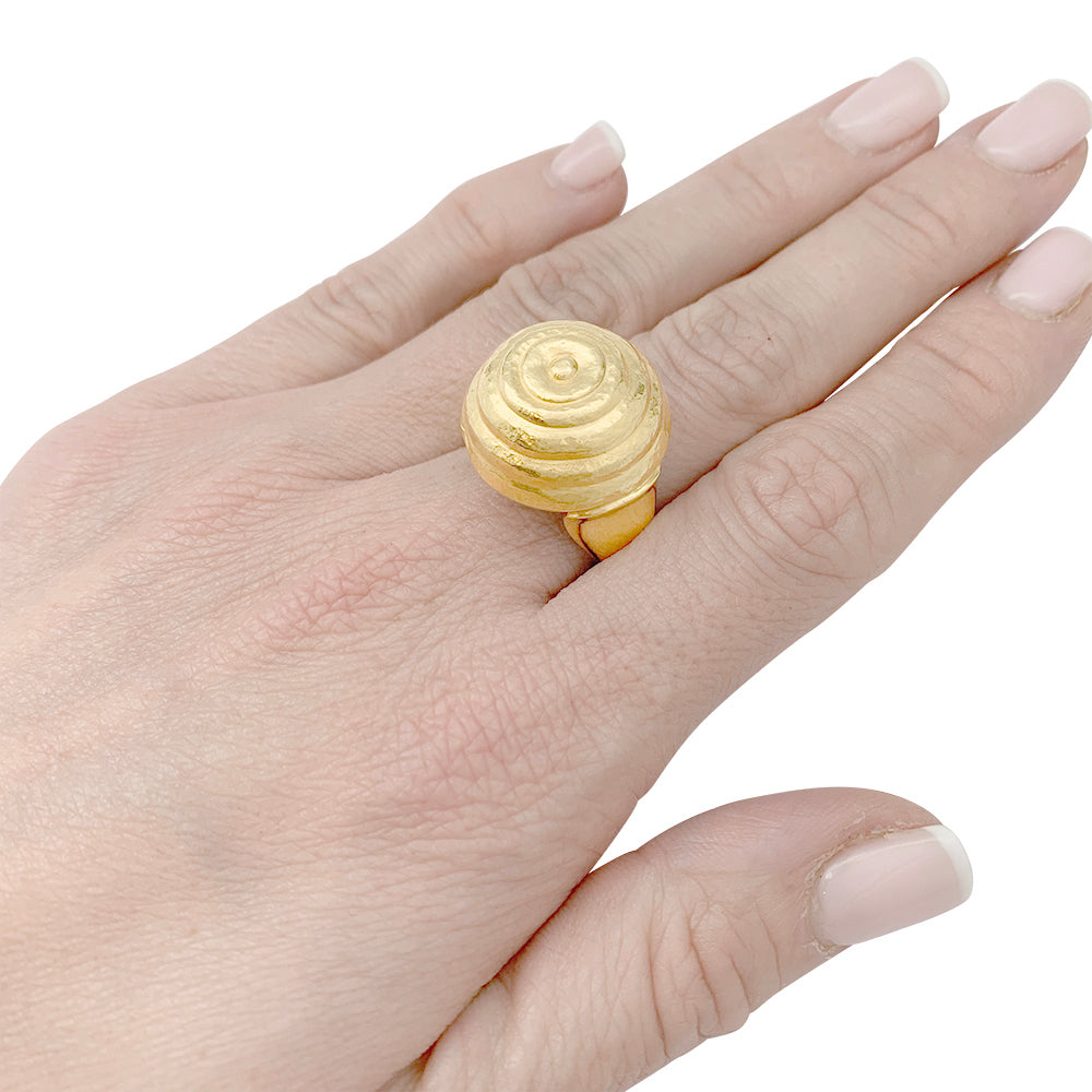 Lalaounis ring, “Ruche”, in yellow gold.