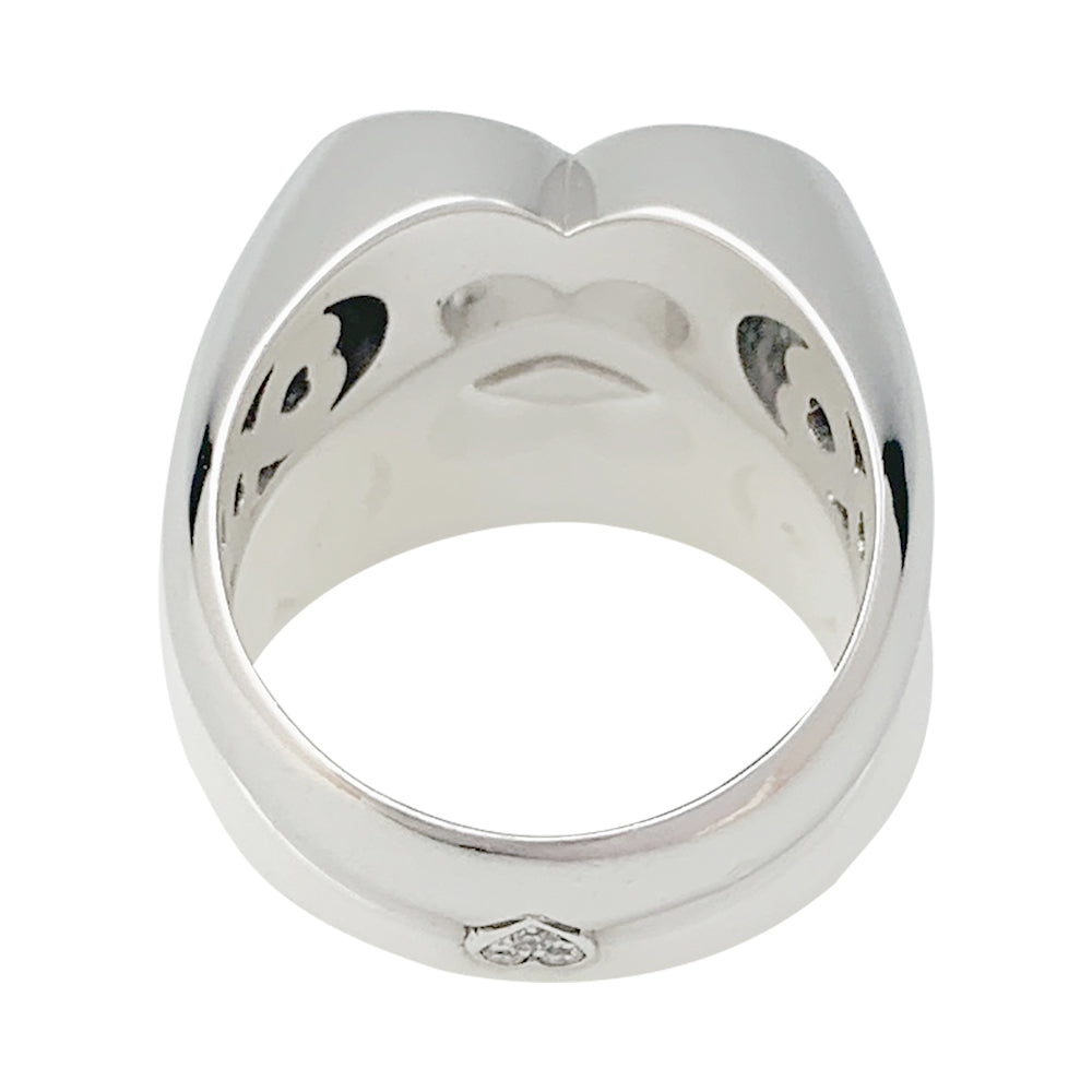 Poiray "Seal of Hearts" ring in white gold, ceramic and diamonds.