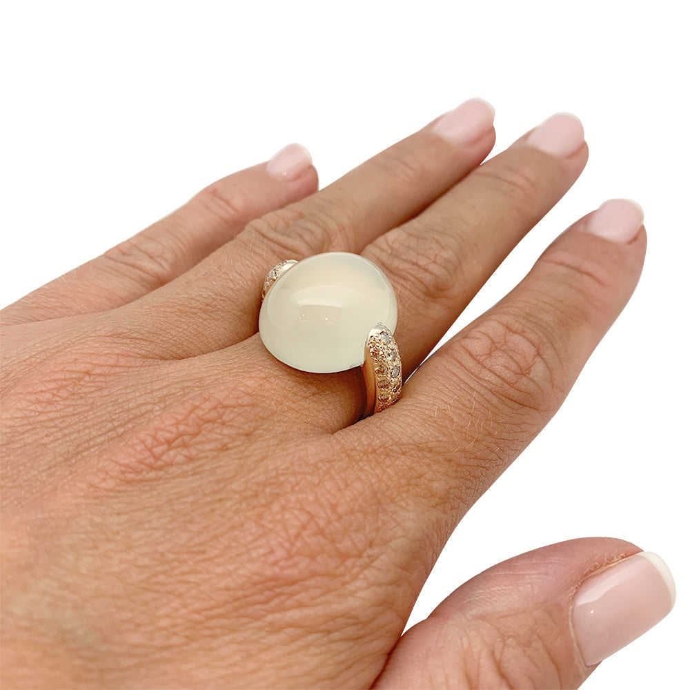 Pomellato ring, "Luna", natural gold, diamonds and moonstone.