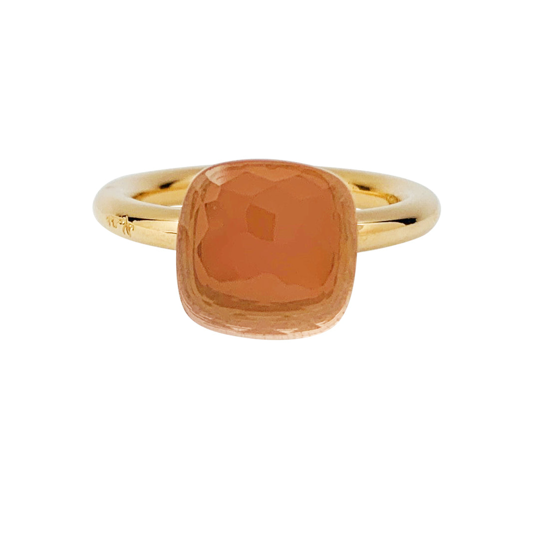 Pomellato ring, “Nudo”, pink and white gold, rose quartz.
