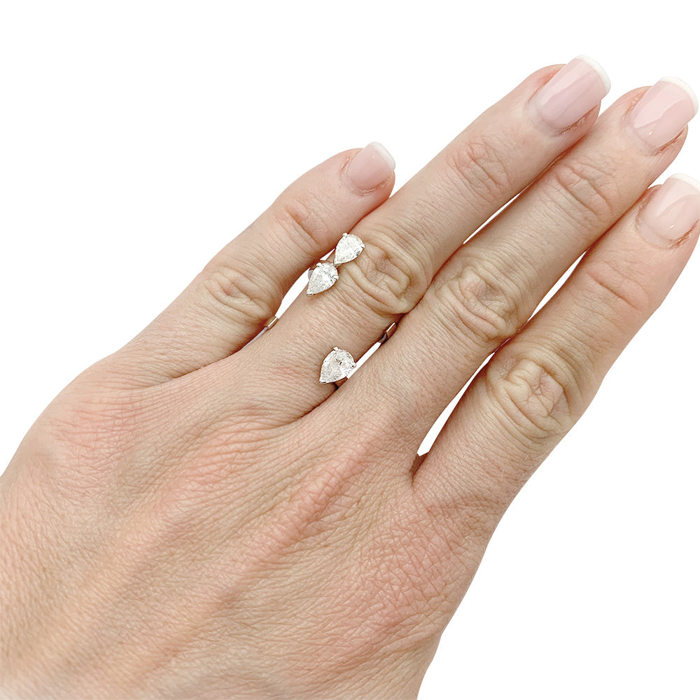 Bague Repossi "Serti sur vide", or blanc et diamants.