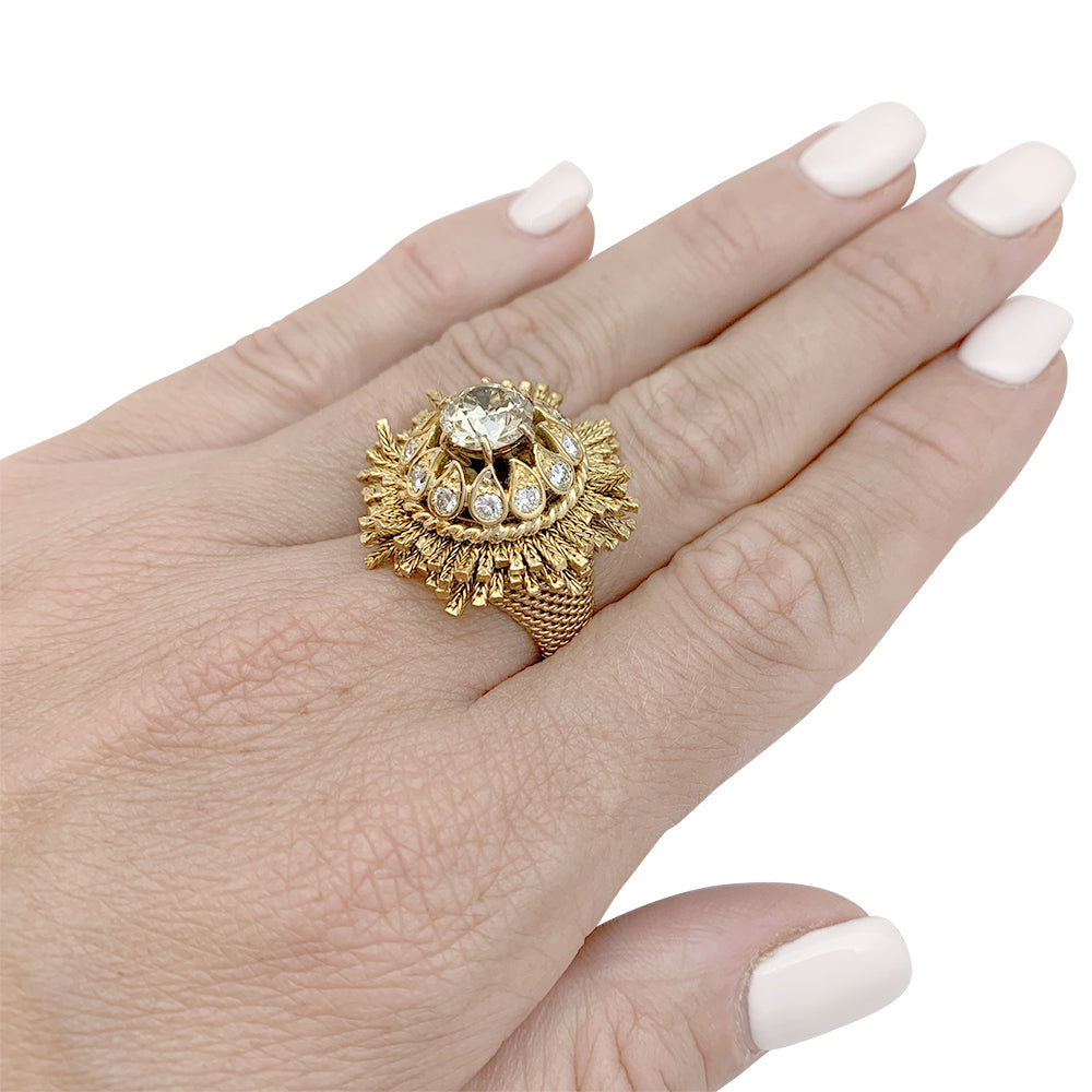 Sterlé ring in yellow gold and diamonds.
