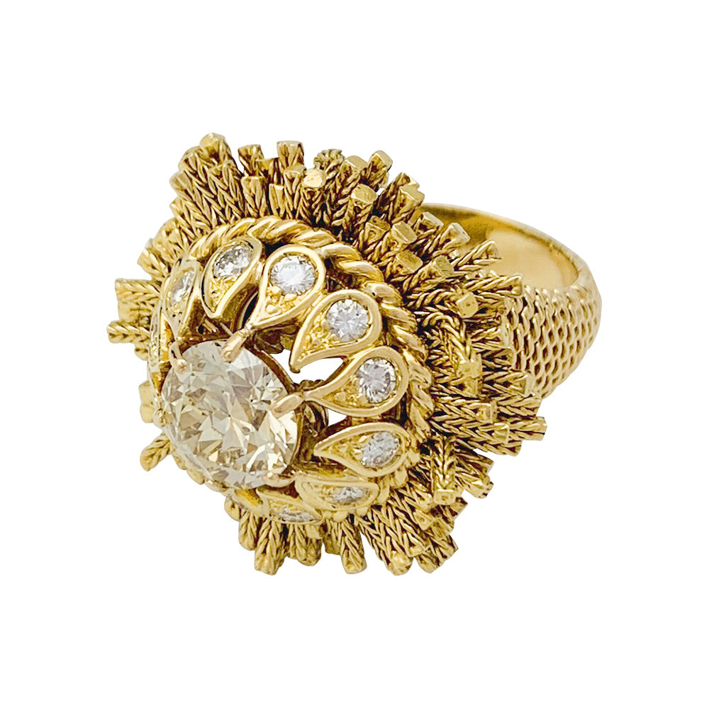 Sterlé ring in yellow gold and diamonds.