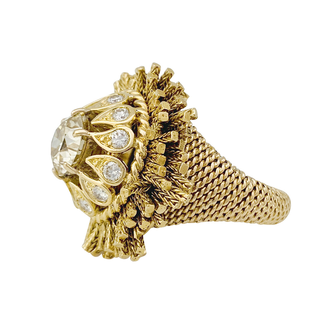 Sterlé ring in yellow gold and diamonds.