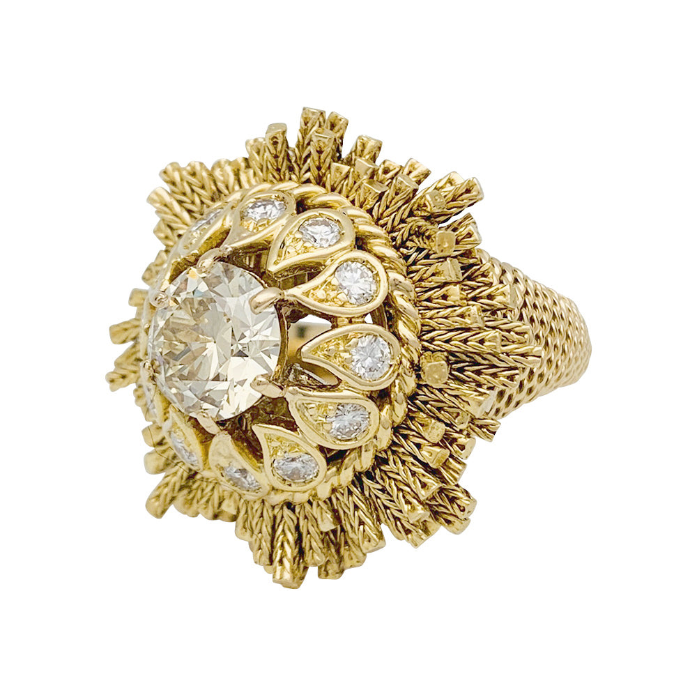 Sterlé ring in yellow gold and diamonds.