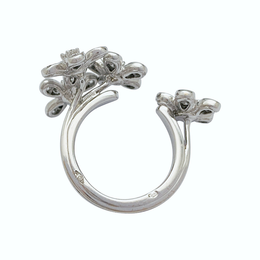 Van Cleef & Arpels ring, "Socrates", white gold and diamonds.