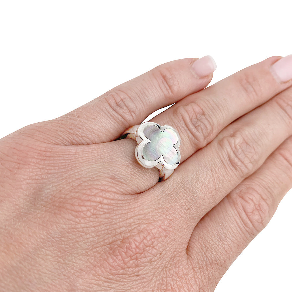 Van Cleef & Arpels "Pure Alhambra" model ring in white gold, gray mother-of-pearl.