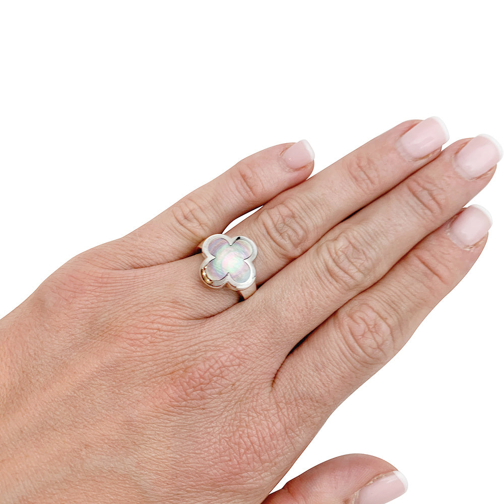 Van Cleef & Arpels "Pure Alhambra" model ring in white gold, gray mother-of-pearl.