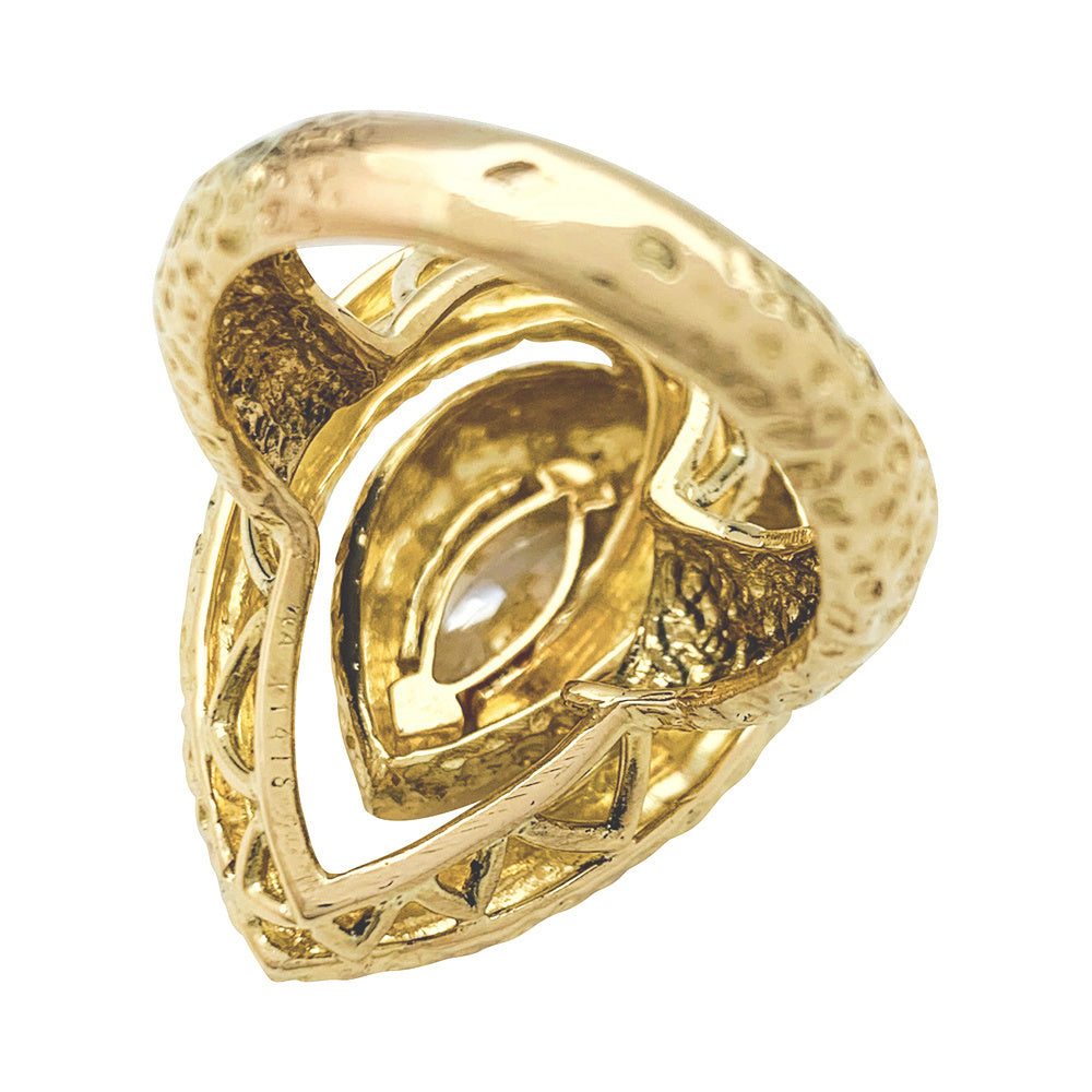 Van Cleef & Arpels yellow gold ring, navette diamond.