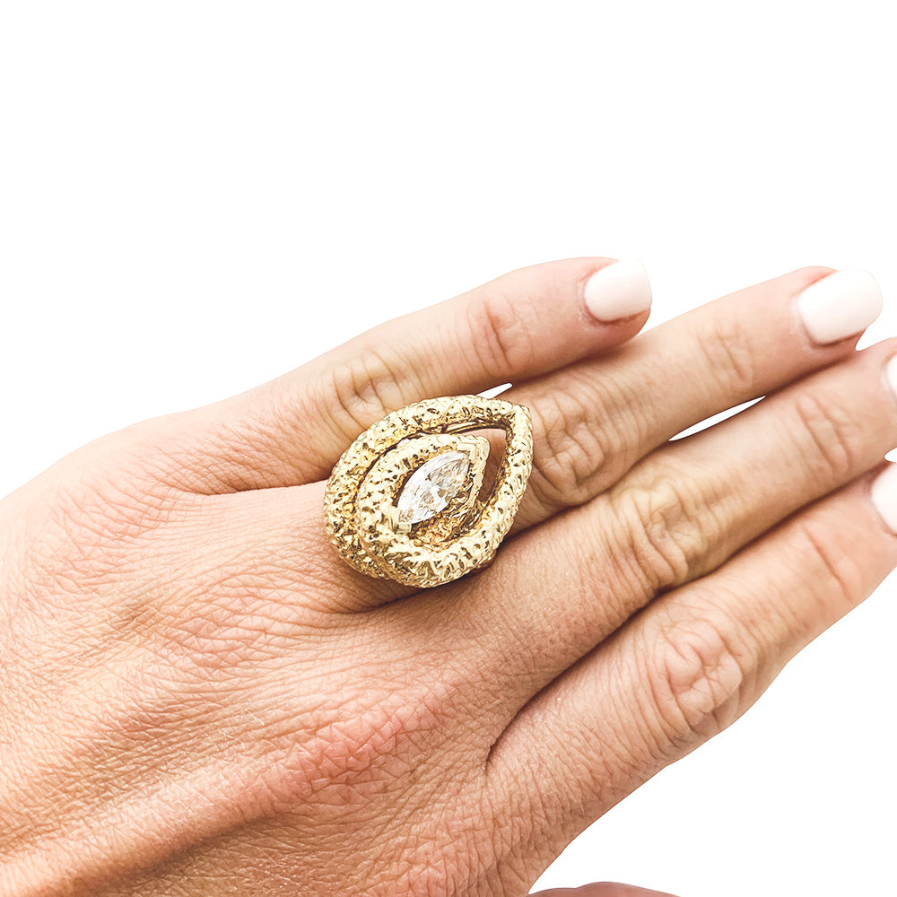 Van Cleef & Arpels yellow gold ring, navette diamond.