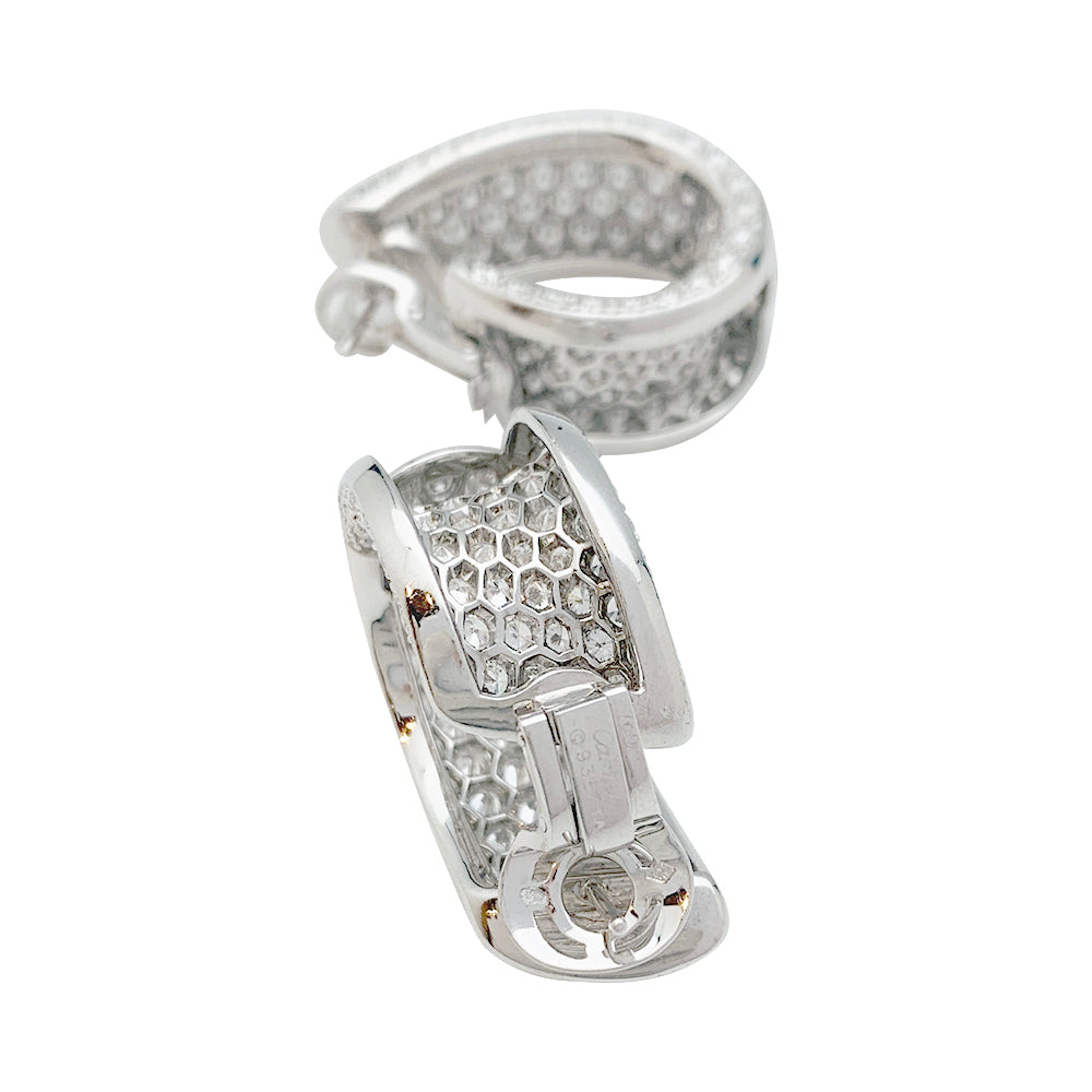 Boucles d'oreilles Cartier "Lakarda" sertie de 11,71 carats de diamants.