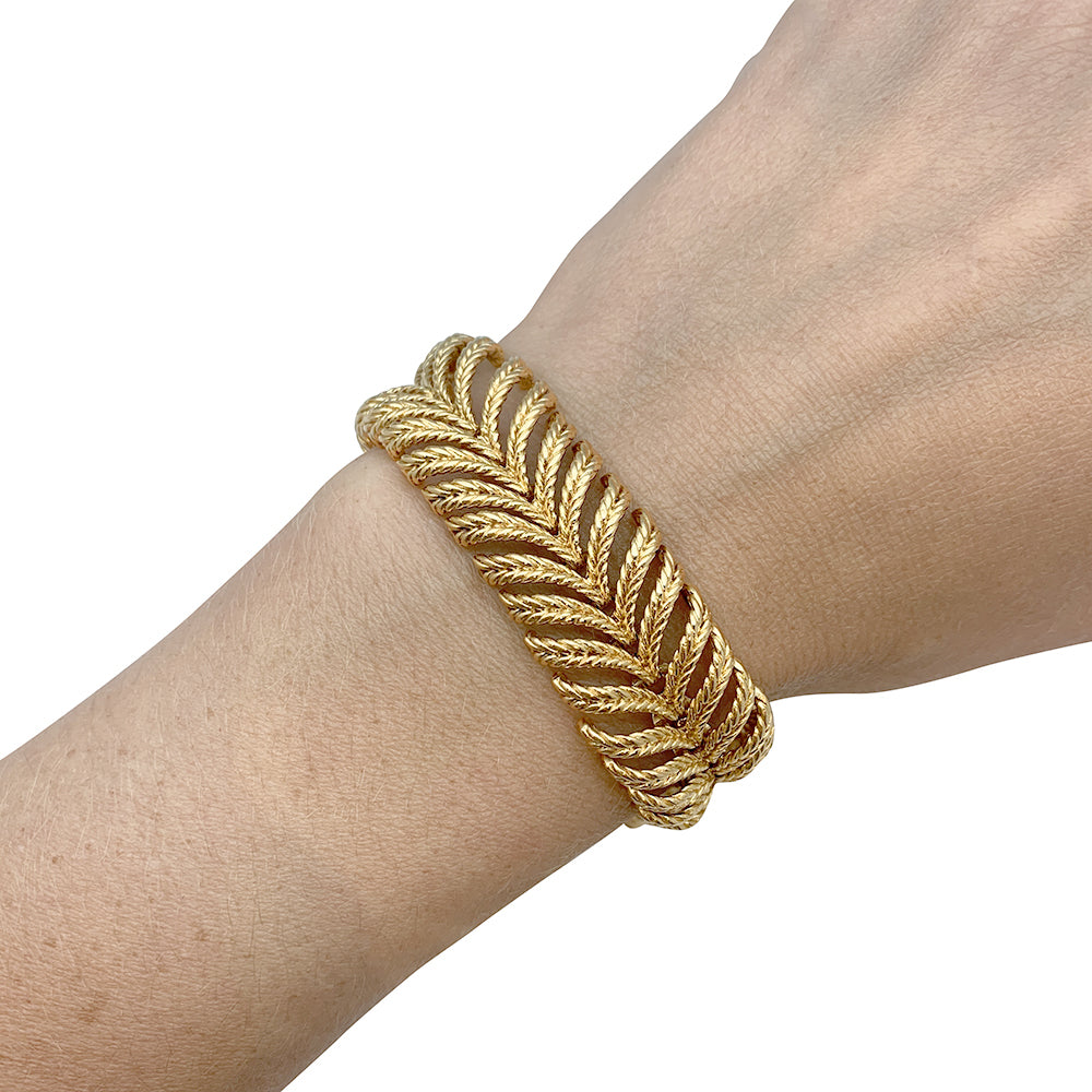 Boucheron "Plume" bracelet in yellow gold.