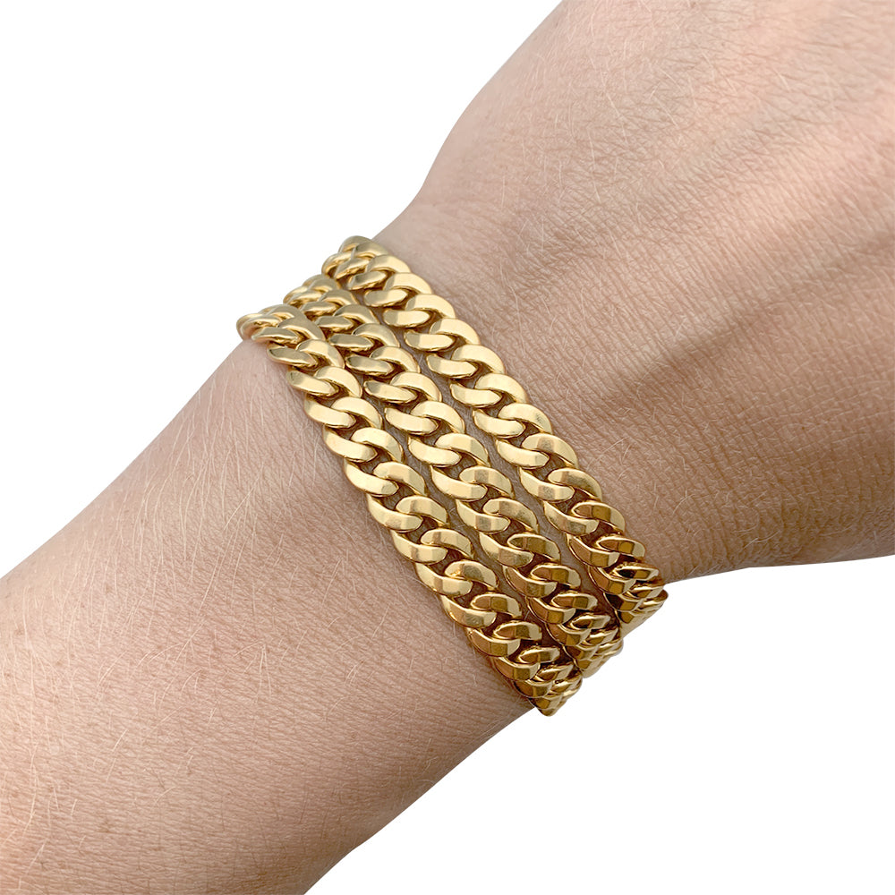 Boucheron bracelet in yellow gold.