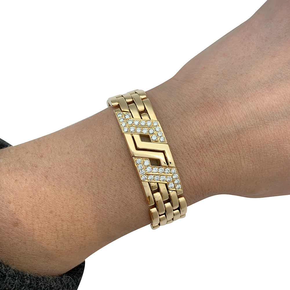 Cartier panther mesh bracelet in yellow gold and diamonds.