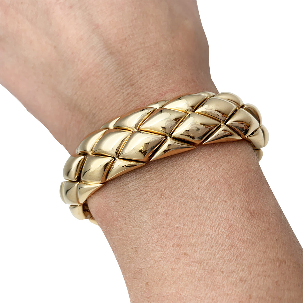 Chaumet bracelet, "Les Belles Cordelières", yellow gold and diamonds.