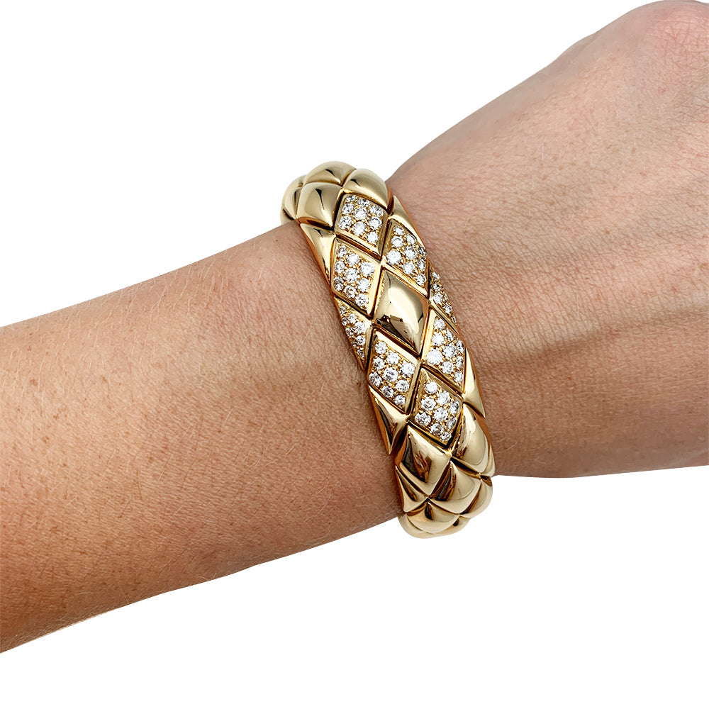 Chaumet bracelet, "Les Belles Cordelières", yellow gold and diamonds.