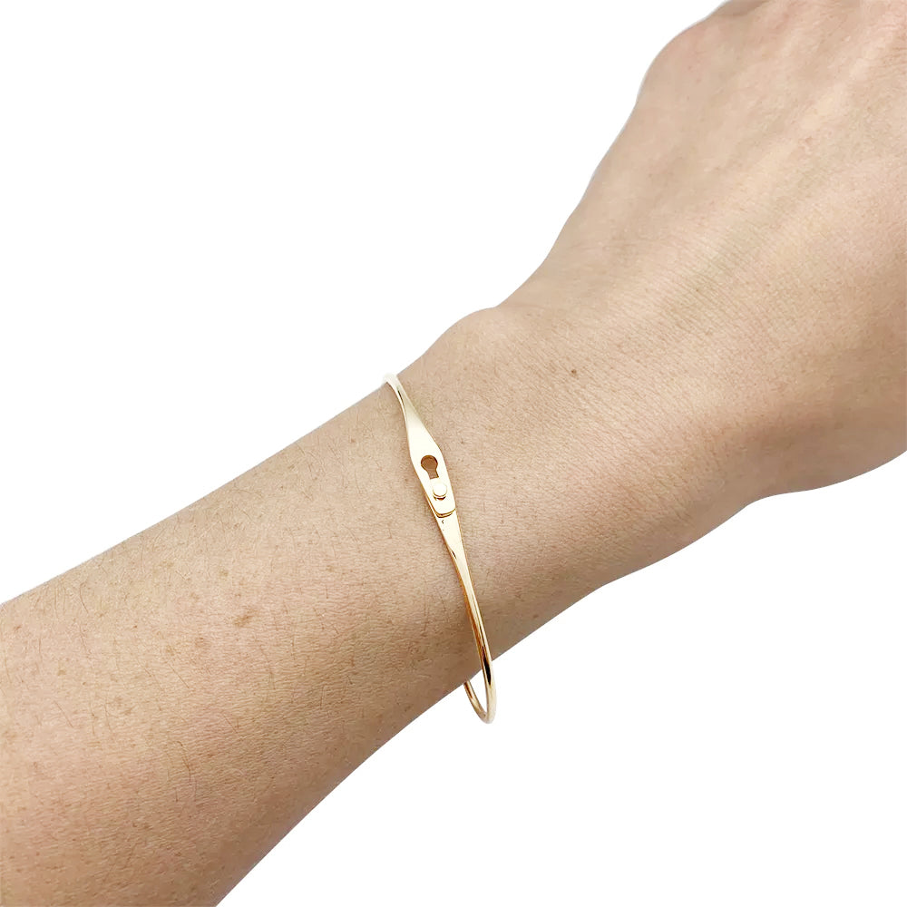 Bracelet Dinh Van, modèle "Serrure" en or jaune, un diamant.