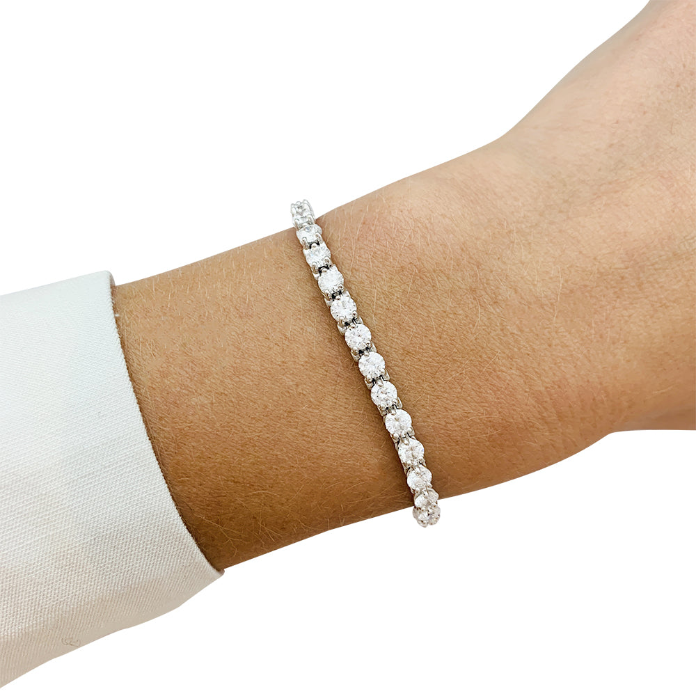 Cartier, "Lignes Essentielles" bracelet, in platinum set with diamonds.